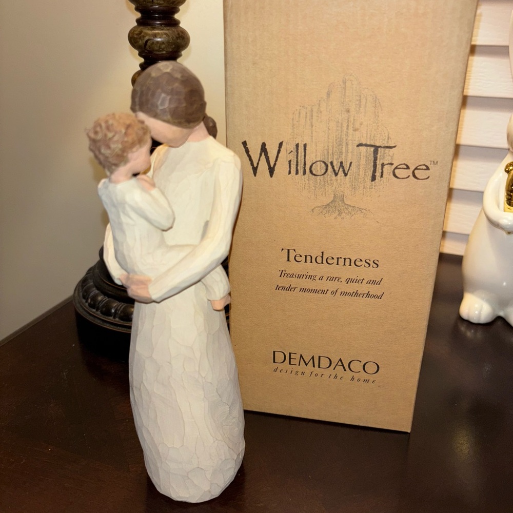 Willow Tree Tenderness -Mother and Child. 8 inches tall